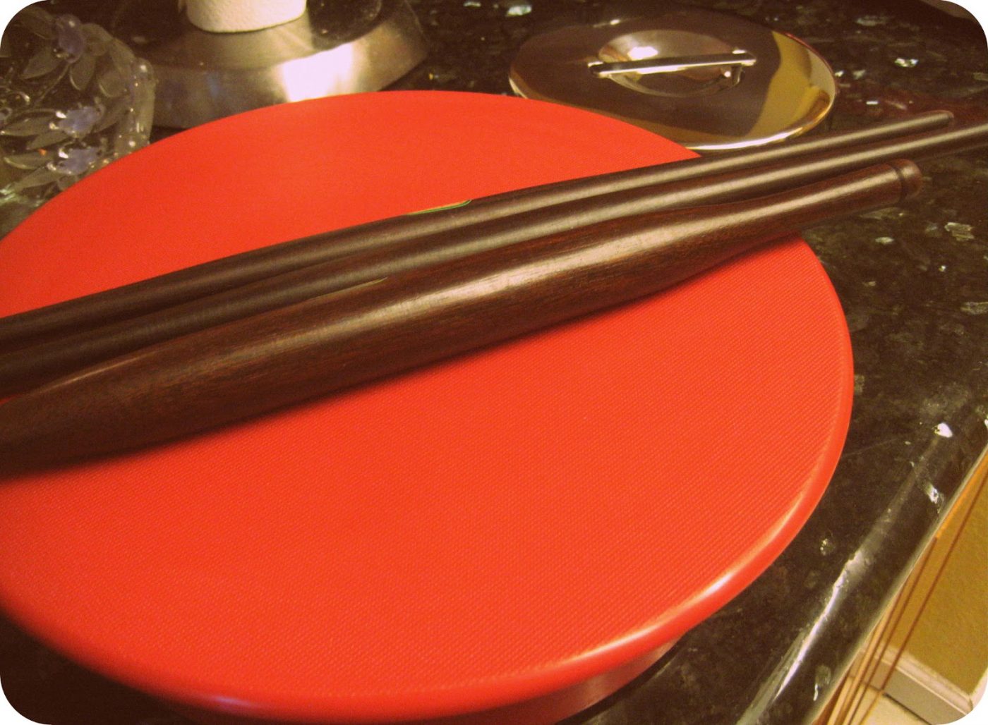Red Rotito Rolling Board with wooden rolling pin